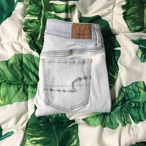 American Eagle Light-wash Jeans